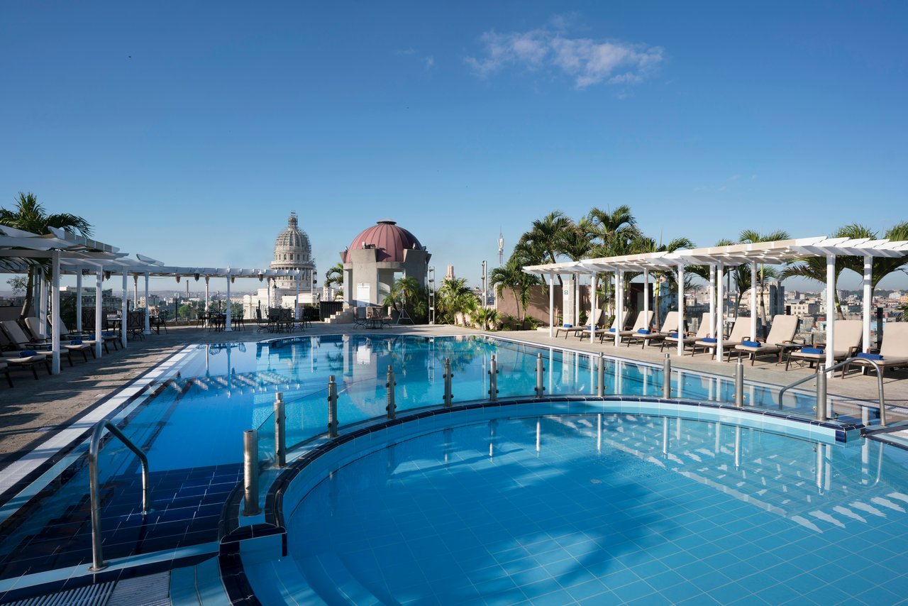 Roof top pool