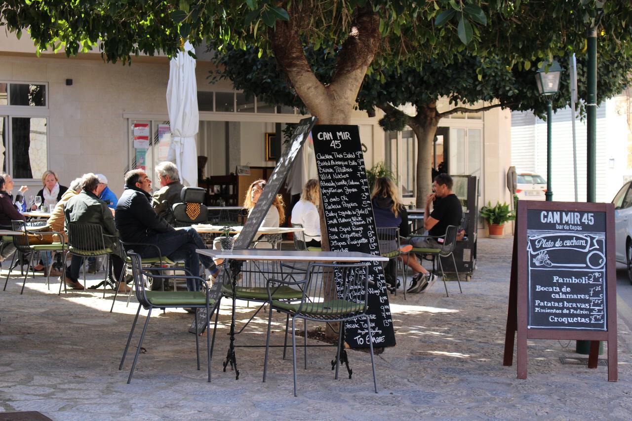 Visitors making a pit stop at the Passeig des Born Boulevard