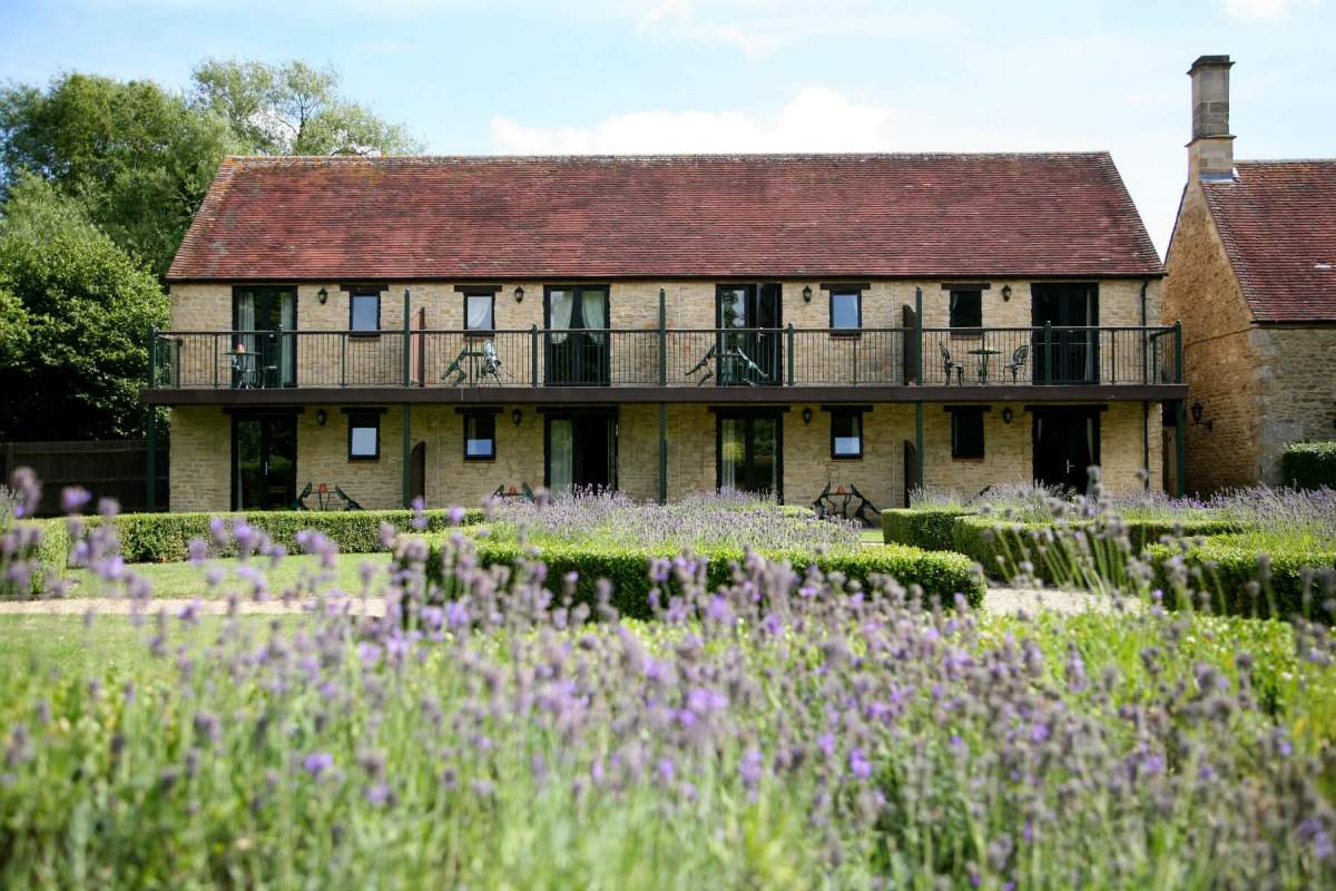 De Vere Oxford Thames - exterior with lavender